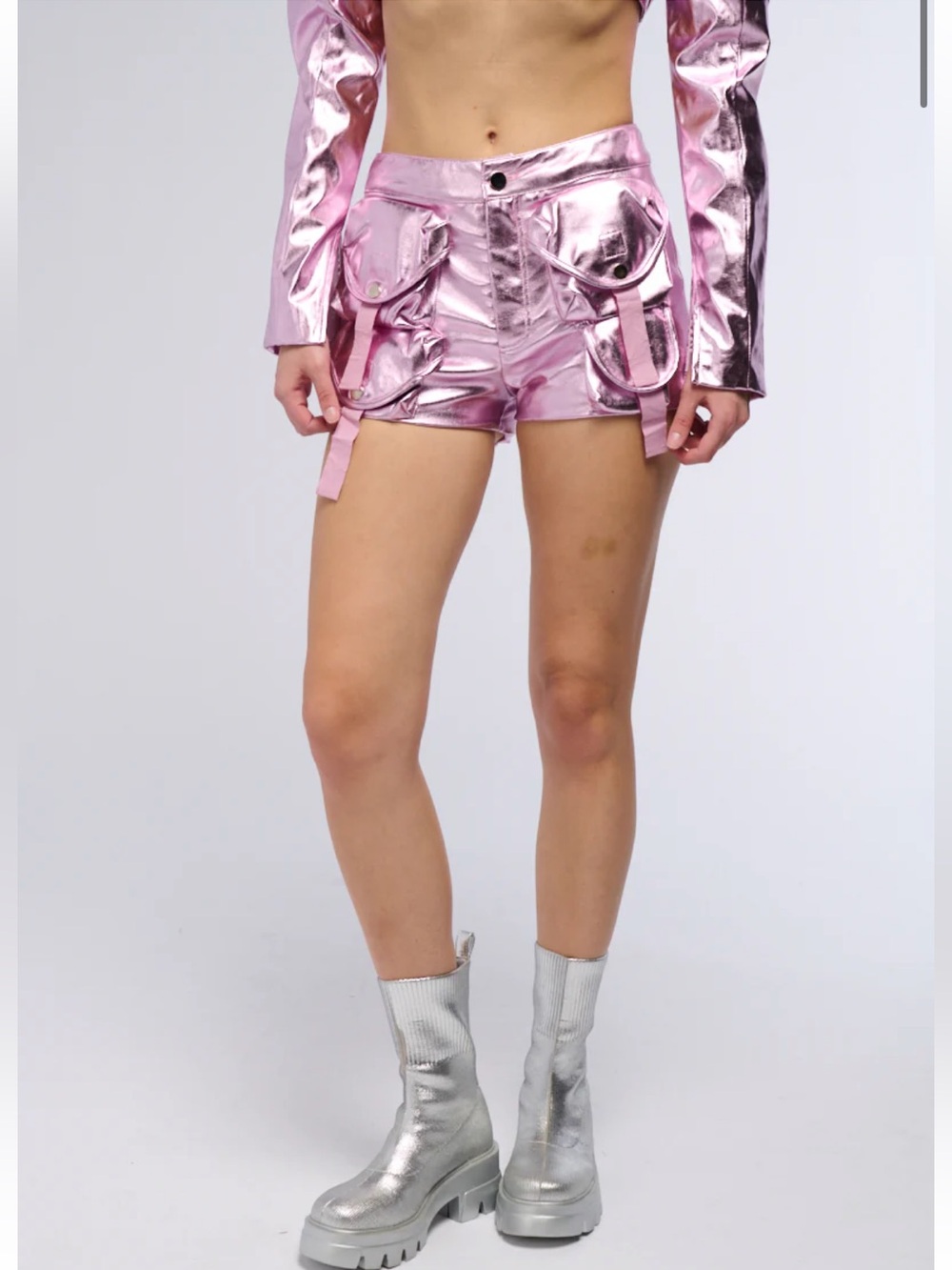 HOT GIRL SUMMER PATCH POCKET METALLIC SHORT 1X